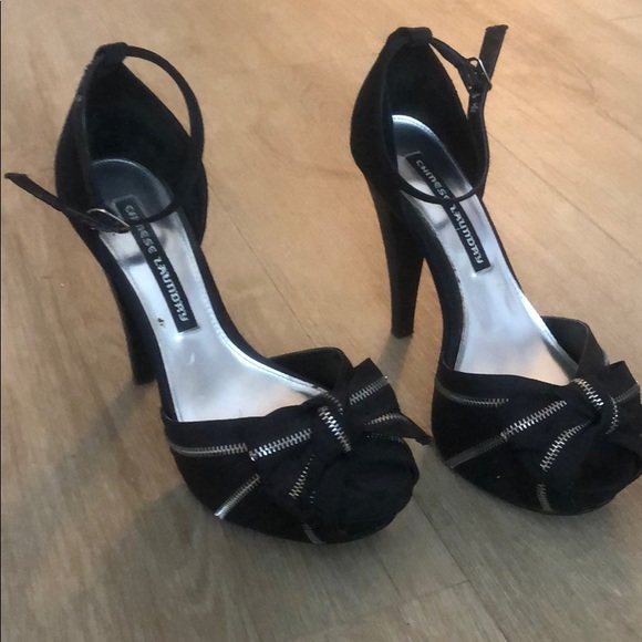 LAST CHANCE BEFORE DONATING! 
Cute black (zipper accents) heels - Picture 1 of 5